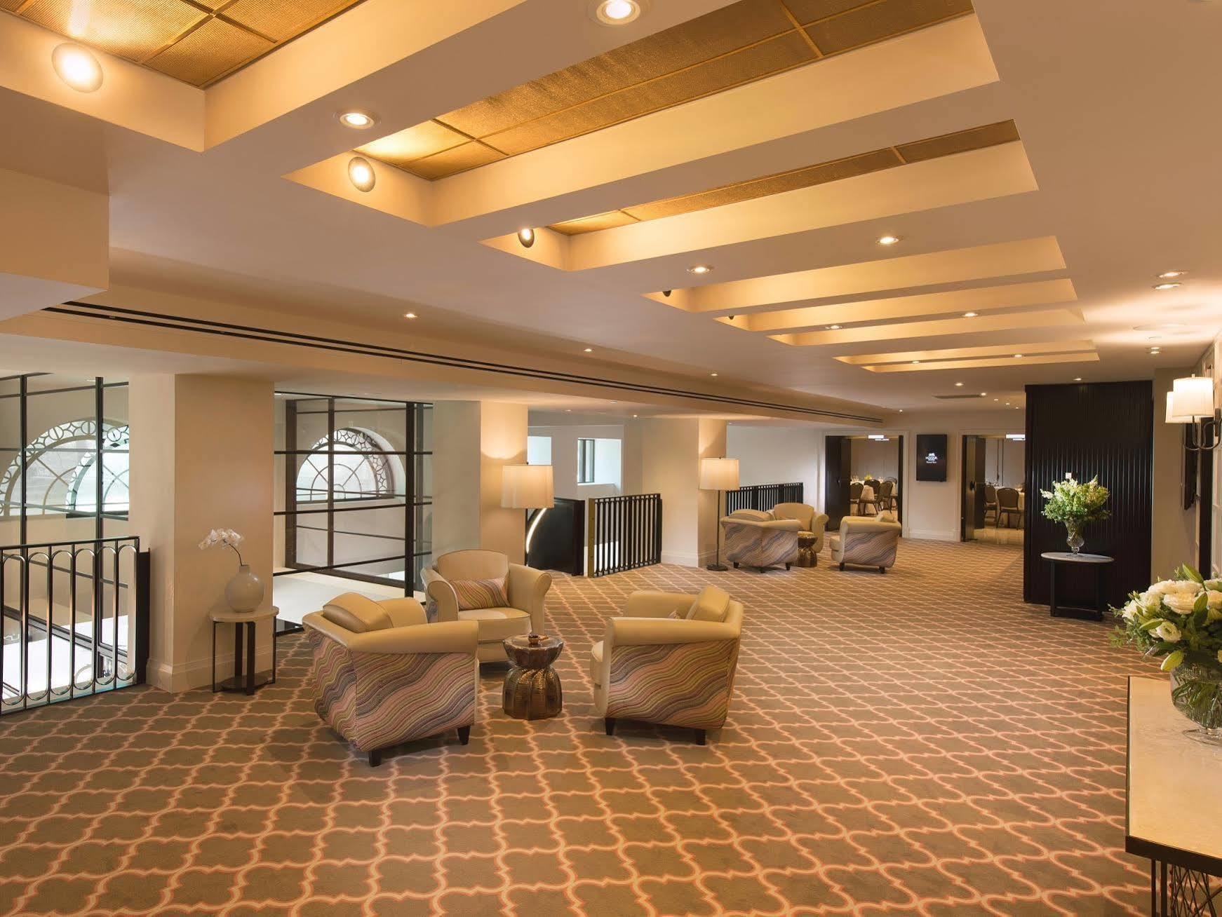 Mayfair Hotel Adelaide Exterior photo The Club Lounge at the airport